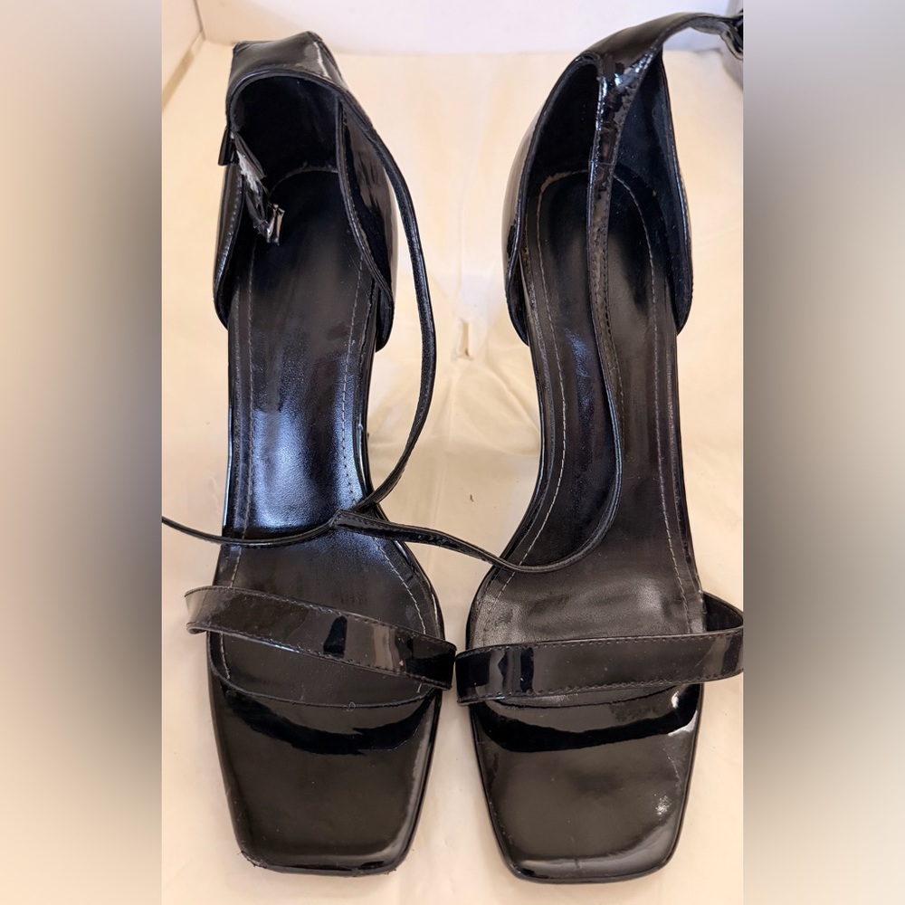 Saint Laurent Opyum Black Patent Leather YSL Logo Heels – Size 37 (Strap Damaged